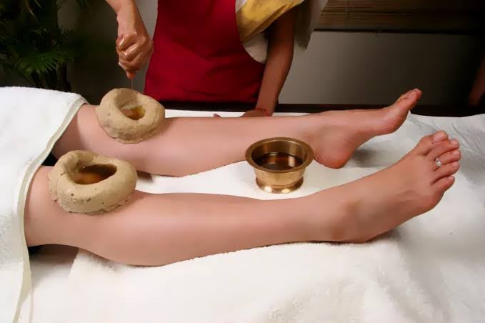 Janu Basti knee therapy