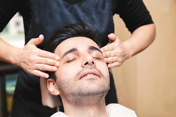 Shiro Abhyangam head massage